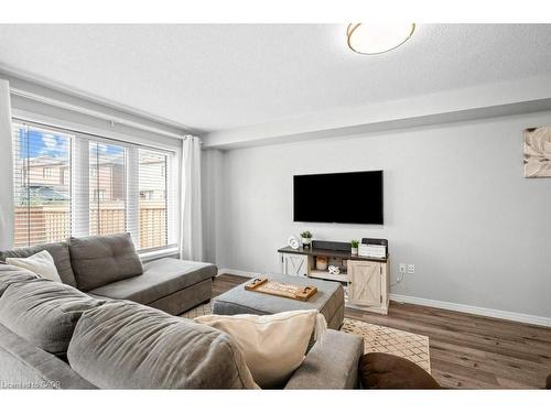 105 Thompson Road, Caledonia, ON - Indoor Photo Showing Living Room