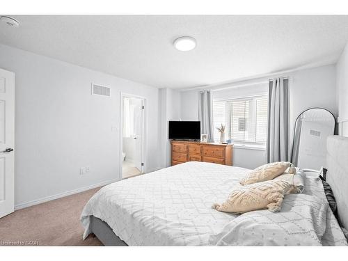 105 Thompson Road, Caledonia, ON - Indoor Photo Showing Bedroom