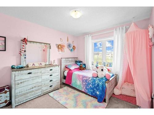 105 Thompson Road, Caledonia, ON - Indoor Photo Showing Bedroom