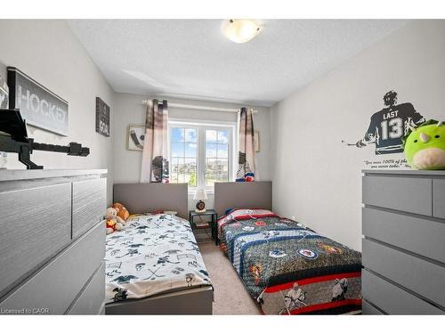 105 Thompson Road, Caledonia, ON - Indoor Photo Showing Bedroom