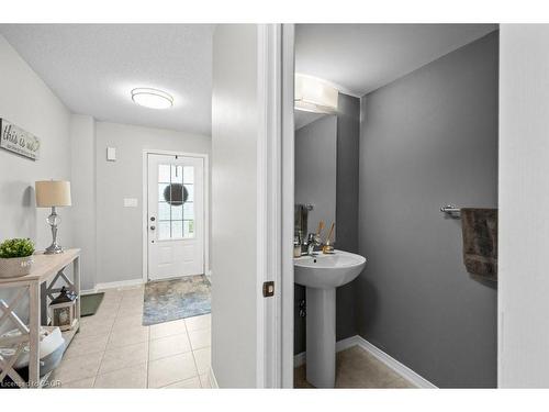 105 Thompson Road, Caledonia, ON - Indoor Photo Showing Bathroom