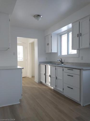 71 Nickolas Crescent, Cambridge, ON - Indoor Photo Showing Kitchen