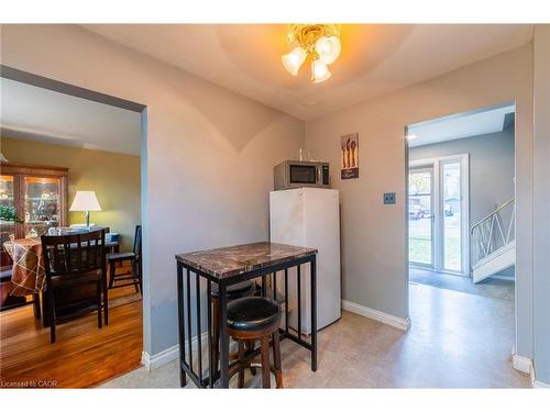 15 Dartford Place, Hamilton, ON - Indoor Photo Showing Dining Room