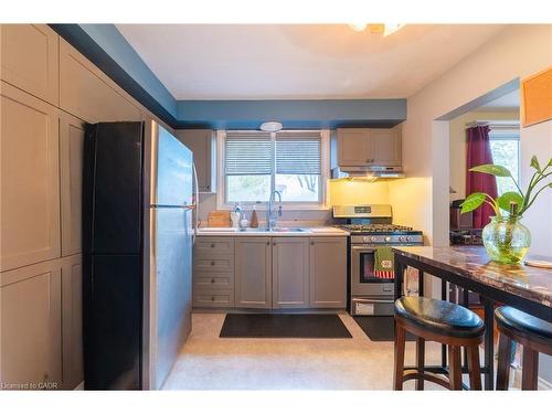 15 Dartford Place, Hamilton, ON - Indoor Photo Showing Kitchen With Double Sink