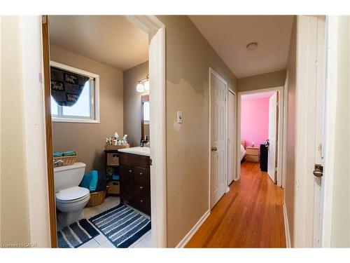 15 Dartford Place, Hamilton, ON - Indoor Photo Showing Bathroom