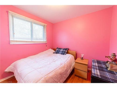 15 Dartford Place, Hamilton, ON - Indoor Photo Showing Bedroom