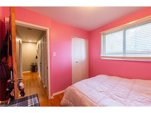 15 Dartford Place, Hamilton, ON - Indoor Photo Showing Bedroom