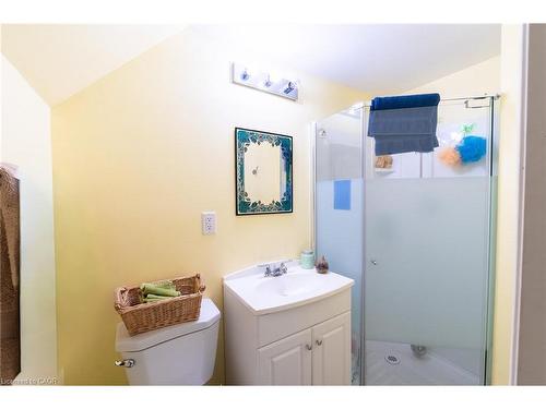 15 Dartford Place, Hamilton, ON - Indoor Photo Showing Bathroom