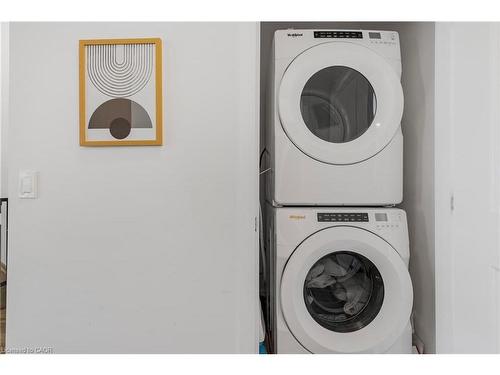 16-261 Skinner Road, Waterdown, ON - Indoor Photo Showing Laundry Room