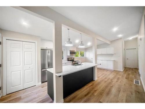 418 Norrie Crescent, Burlington, ON - Indoor Photo Showing Kitchen