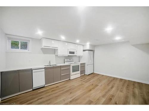 418 Norrie Crescent, Burlington, ON - Indoor Photo Showing Kitchen With Double Sink