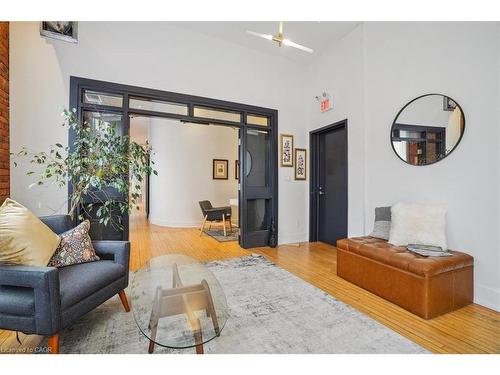 200-41 King William Street, Hamilton, ON 