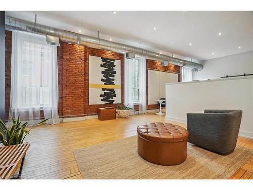 200-41 King William Street, Hamilton, ON 