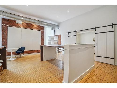 200-41 King William Street, Hamilton, ON 