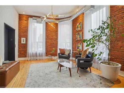 200-41 King William Street, Hamilton, ON 