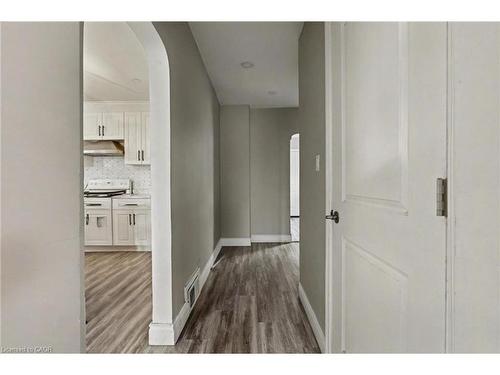 122 Montrose Street, Windsor, ON - Indoor Photo Showing Other Room