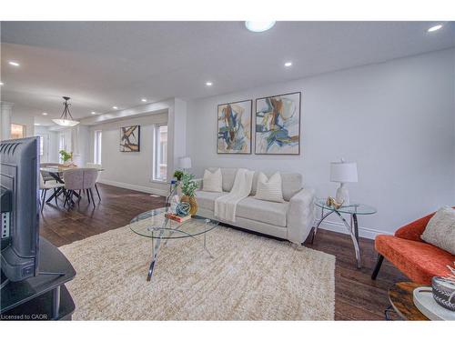 434 Woodbine Avenue, Kitchener, ON - Indoor Photo Showing Living Room