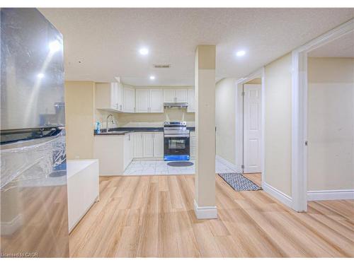 434 Woodbine Avenue, Kitchener, ON - Indoor Photo Showing Kitchen