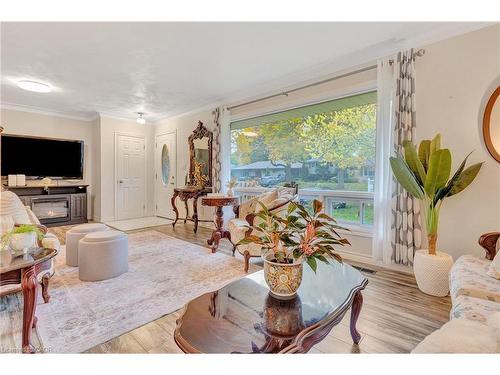 29 Pusey Boulevard, Brantford, ON - Indoor Photo Showing Living Room