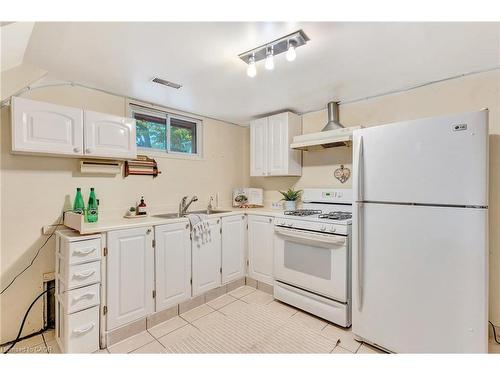 29 Pusey Boulevard, Brantford, ON - Indoor Photo Showing Kitchen