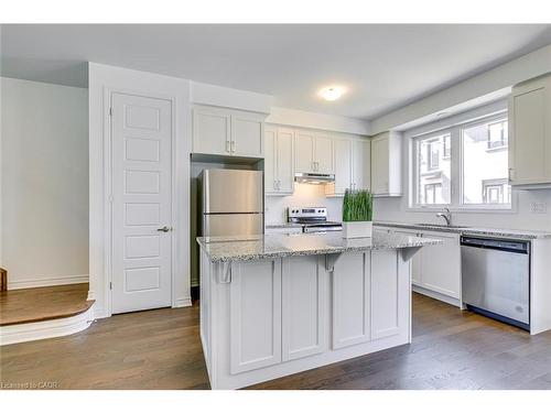 5188 Viola Desmond Drive, Mississauga, ON - Indoor Photo Showing Kitchen