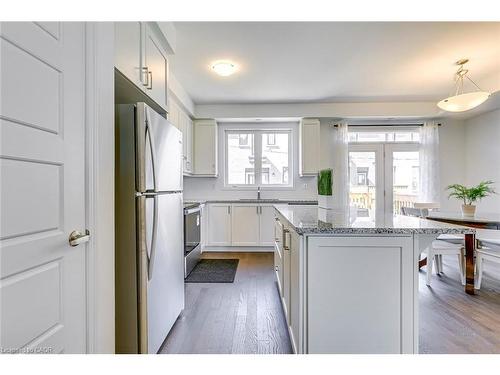 5188 Viola Desmond Drive, Mississauga, ON - Indoor Photo Showing Kitchen