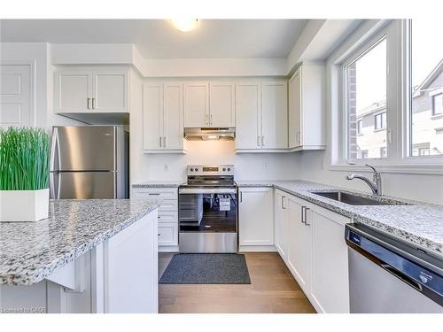 5188 Viola Desmond Drive, Mississauga, ON - Indoor Photo Showing Kitchen With Upgraded Kitchen