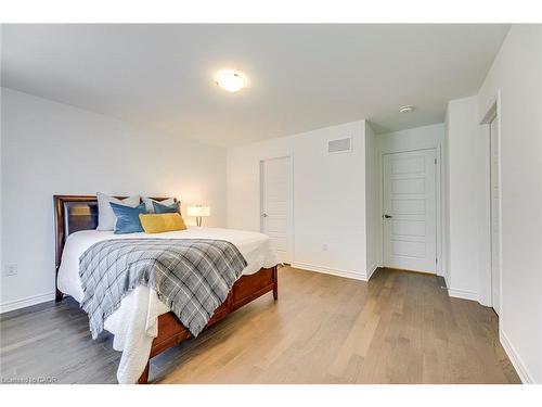 5188 Viola Desmond Drive, Mississauga, ON - Indoor Photo Showing Bedroom