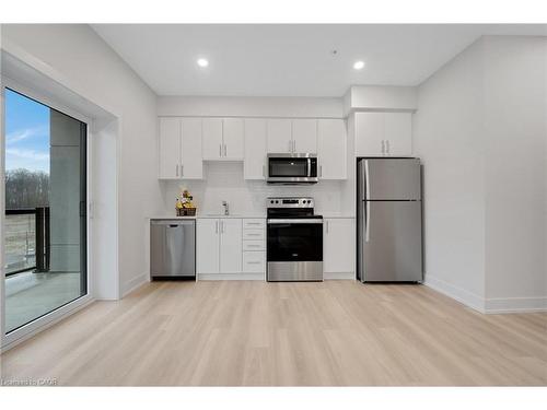 519-1100 Lackner Place, Kitchener, ON - Indoor Photo Showing Kitchen