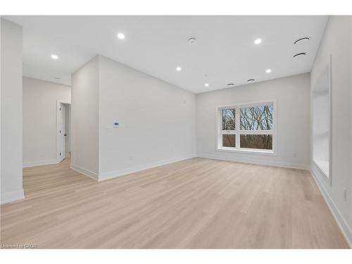 519-1100 Lackner Place, Kitchener, ON - Indoor