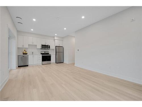 519-1100 Lackner Place, Kitchener, ON - Indoor Photo Showing Kitchen