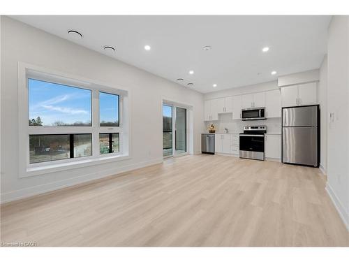 519-1100 Lackner Place, Kitchener, ON - Indoor Photo Showing Kitchen
