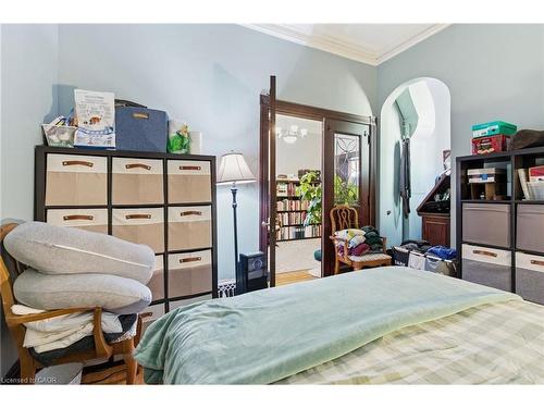 30 Ontario Avenue, Hamilton, ON - Indoor Photo Showing Bedroom
