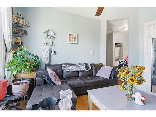 30 Ontario Avenue, Hamilton, ON - Indoor Photo Showing Living Room