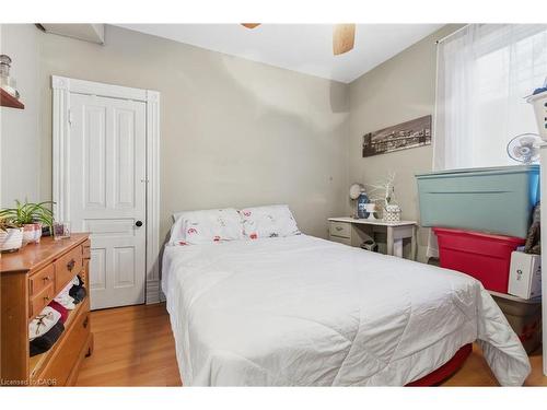 30 Ontario Avenue, Hamilton, ON - Indoor Photo Showing Bedroom