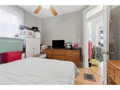 30 Ontario Avenue, Hamilton, ON - Indoor Photo Showing Bedroom