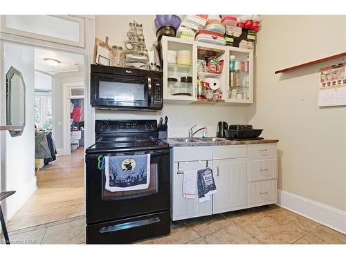 30 Ontario Avenue, Hamilton, ON - Indoor Photo Showing Kitchen