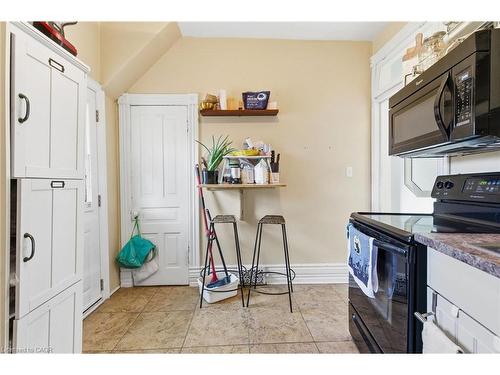 30 Ontario Avenue, Hamilton, ON - Indoor Photo Showing Kitchen
