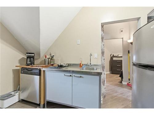 30 Ontario Avenue, Hamilton, ON - Indoor Photo Showing Kitchen
