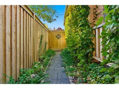 30 Ontario Avenue, Hamilton, ON - Outdoor