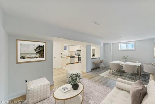 131 Sanatorium Road, Hamilton, ON - Indoor Photo Showing Living Room