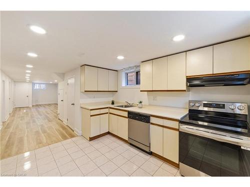 131 Sanatorium Road, Hamilton, ON - Indoor Photo Showing Kitchen