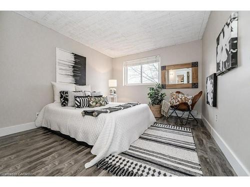 308-75 Hazelglen Drive, Kitchener, ON - Indoor Photo Showing Bedroom