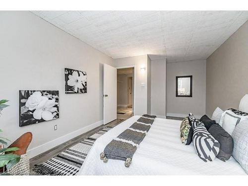 308-75 Hazelglen Drive, Kitchener, ON - Indoor Photo Showing Bedroom