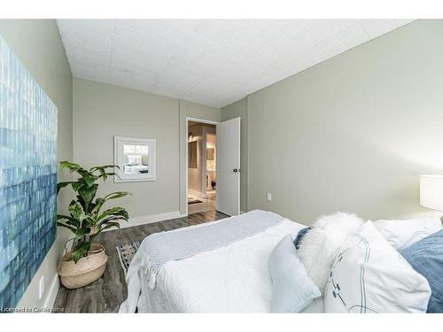 308-75 Hazelglen Drive, Kitchener, ON - Indoor Photo Showing Bedroom