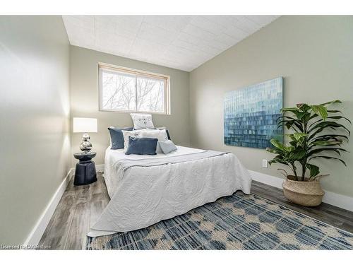 308-75 Hazelglen Drive, Kitchener, ON - Indoor Photo Showing Bedroom