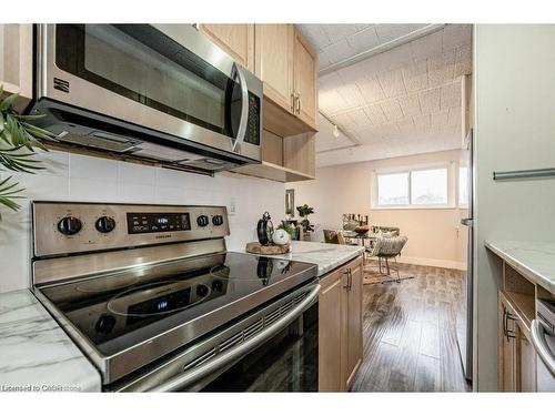 308-75 Hazelglen Drive, Kitchener, ON - Indoor Photo Showing Kitchen