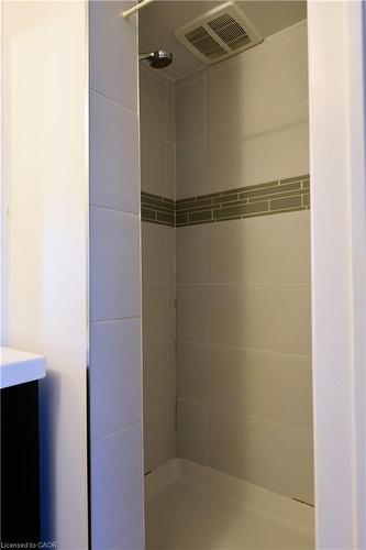 1448 Upper Ottawa Street, Hamilton, ON - Indoor Photo Showing Bathroom