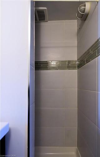 1448 Upper Ottawa Street, Hamilton, ON - Indoor Photo Showing Bathroom