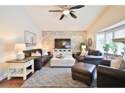 4103 Montrose Crescent, Burlington, ON - Indoor Photo Showing Living Room